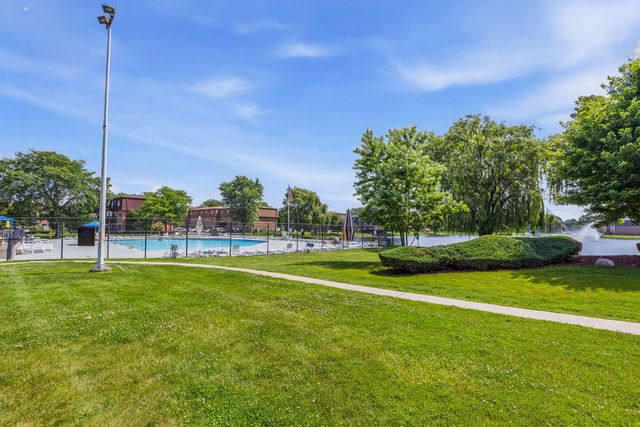 9411 Bay Colony Drive 1N, Des Plaines, IL 60016