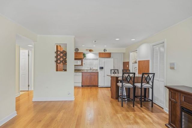 9411 Bay Colony Drive 1N, Des Plaines, IL 60016