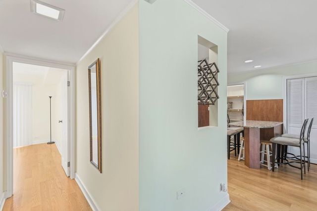 9411 Bay Colony Drive 1N, Des Plaines, IL 60016