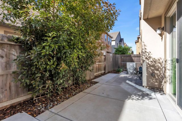 8840 Solo Way, Elk Grove, CA 95757