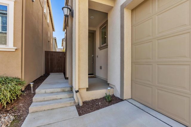 8840 Solo Way, Elk Grove, CA 95757