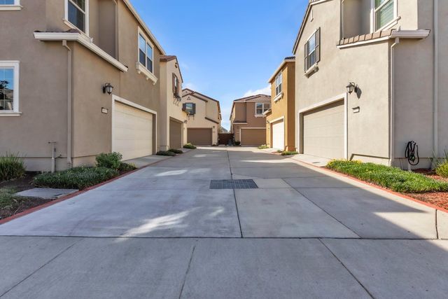 8840 Solo Way, Elk Grove, CA 95757