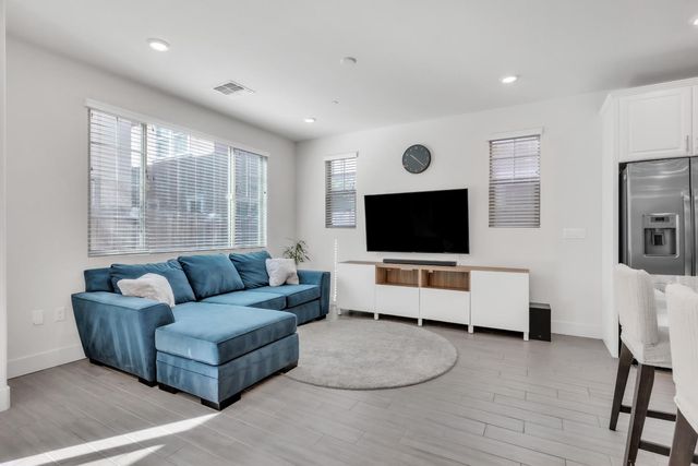 8840 Solo Way, Elk Grove, CA 95757