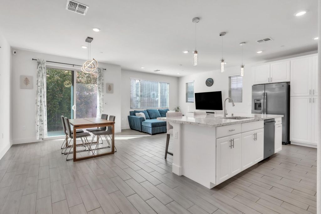 8840 Solo Way, Elk Grove, CA 95757