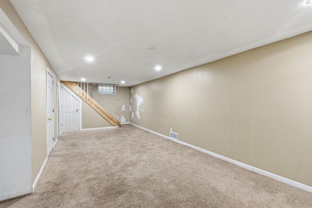 1450 Sandhurst Avenue E, Maplewood, MN 55109