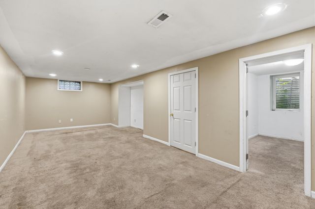 1450 Sandhurst Avenue E, Maplewood, MN 55109