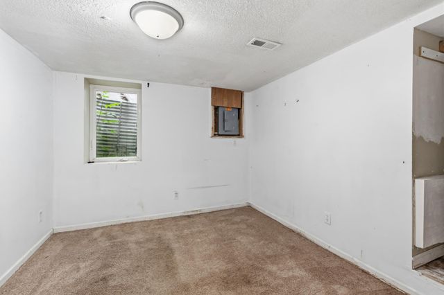 1450 Sandhurst Avenue E, Maplewood, MN 55109