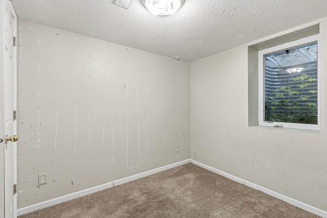 1450 Sandhurst Avenue E, Maplewood, MN 55109
