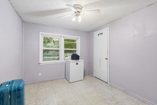 1450 Sandhurst Avenue E, Maplewood, MN 55109