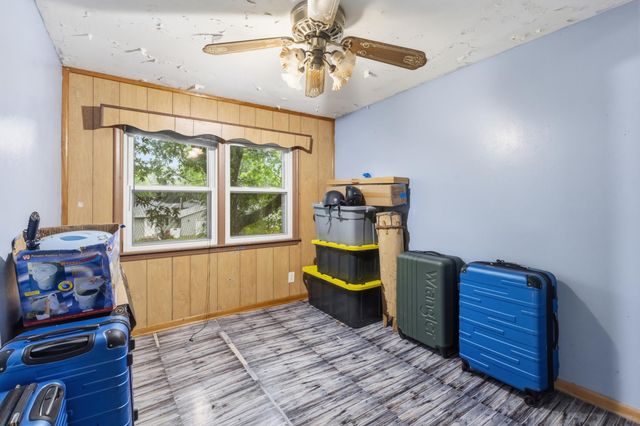 1450 Sandhurst Avenue E, Maplewood, MN 55109