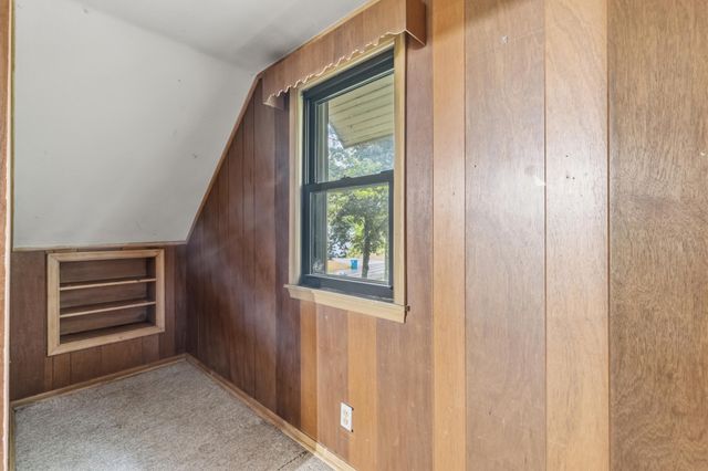 1450 Sandhurst Avenue E, Maplewood, MN 55109