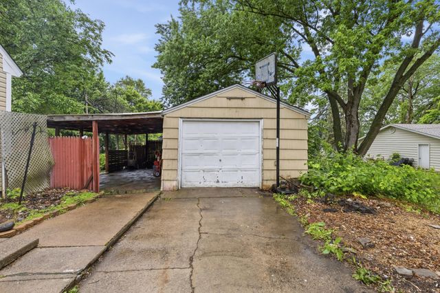 1450 Sandhurst Avenue E, Maplewood, MN 55109