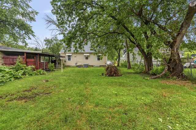 1450 Sandhurst Avenue E, Maplewood, MN 55109