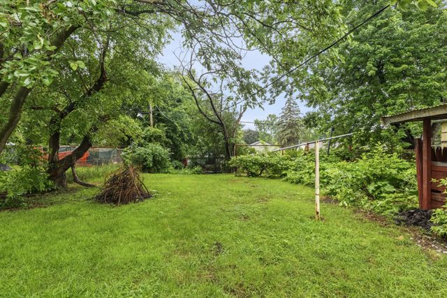1450 Sandhurst Avenue E, Maplewood, MN 55109