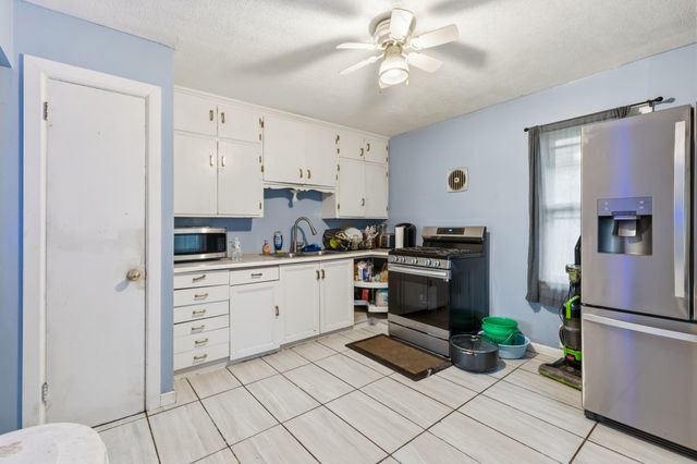 1450 Sandhurst Avenue E, Maplewood, MN 55109