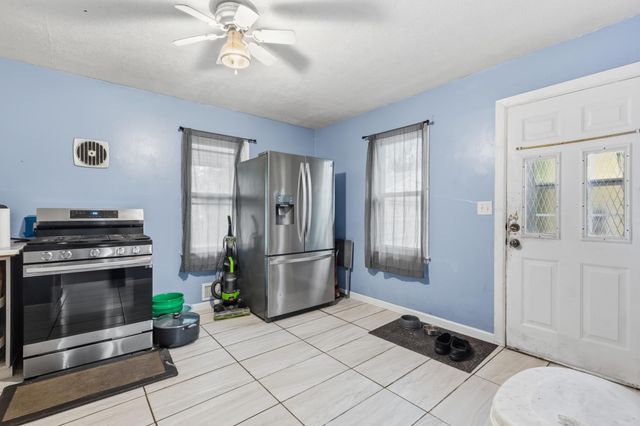 1450 Sandhurst Avenue E, Maplewood, MN 55109