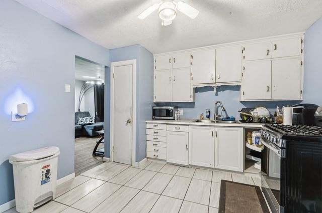 1450 Sandhurst Avenue E, Maplewood, MN 55109