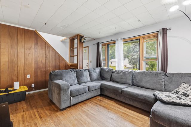 1450 Sandhurst Avenue E, Maplewood, MN 55109