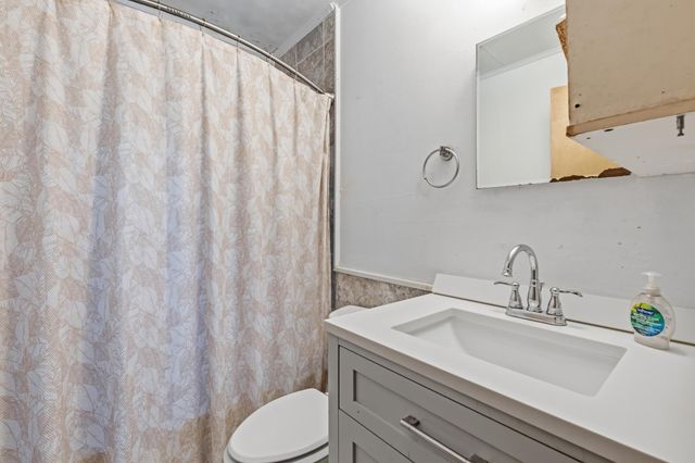 1450 Sandhurst Avenue E, Maplewood, MN 55109