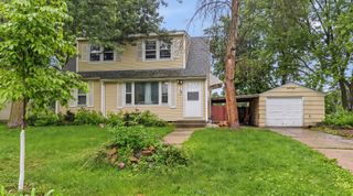 1450 Sandhurst Avenue E, Maplewood, MN 55109