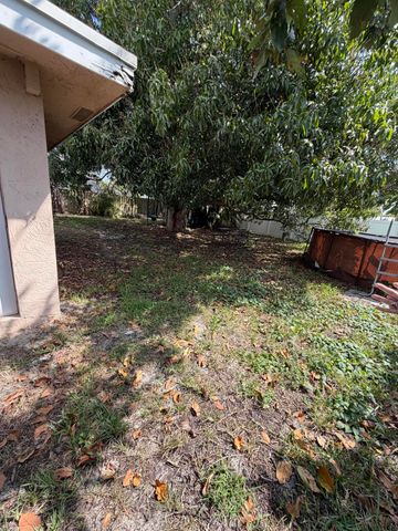 104 W Swan Pkwy Parkway W, Royal Palm Beach, FL 33411