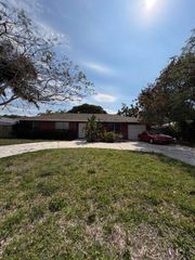 104 W Swan Pkwy Parkway W, Royal Palm Beach, FL 33411