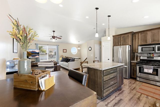 2586 W 2250 N, Clinton, UT 84015