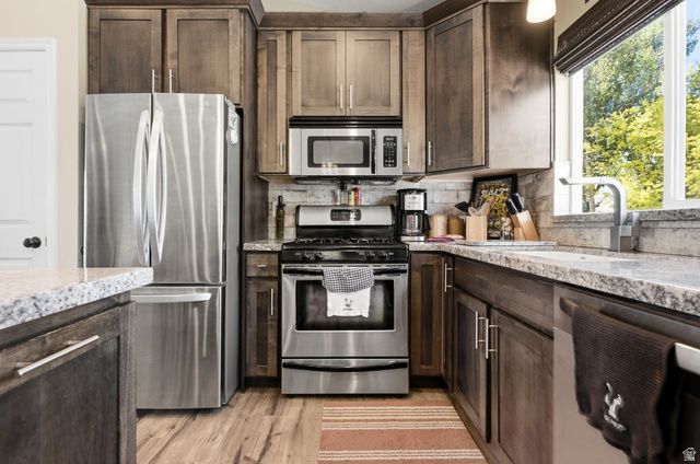 2586 W 2250 N, Clinton, UT 84015