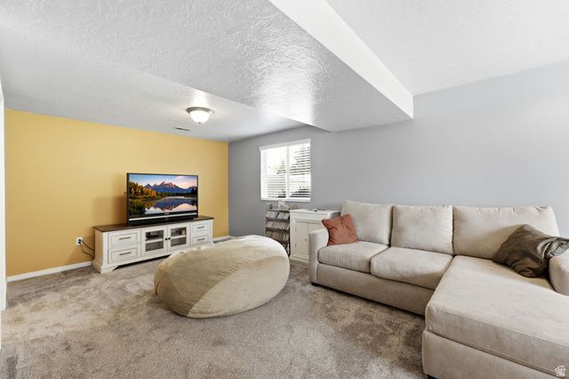 2586 W 2250 N, Clinton, UT 84015