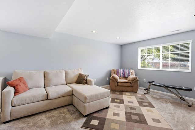 2586 W 2250 N, Clinton, UT 84015