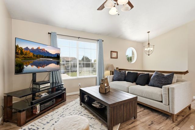 2586 W 2250 N, Clinton, UT 84015