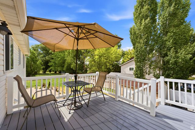 2586 W 2250 N, Clinton, UT 84015