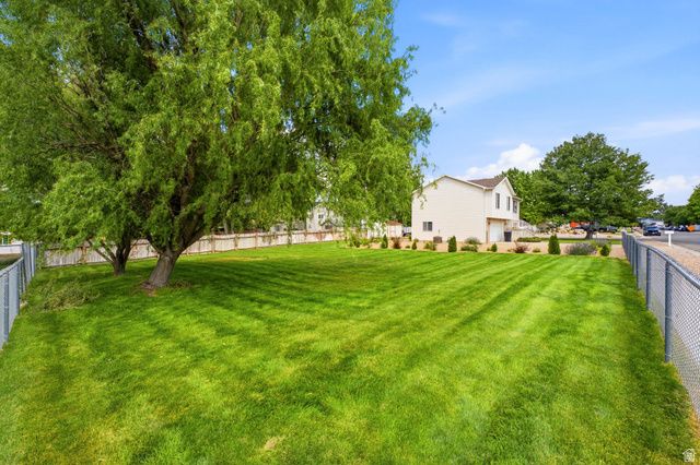 2586 W 2250 N, Clinton, UT 84015