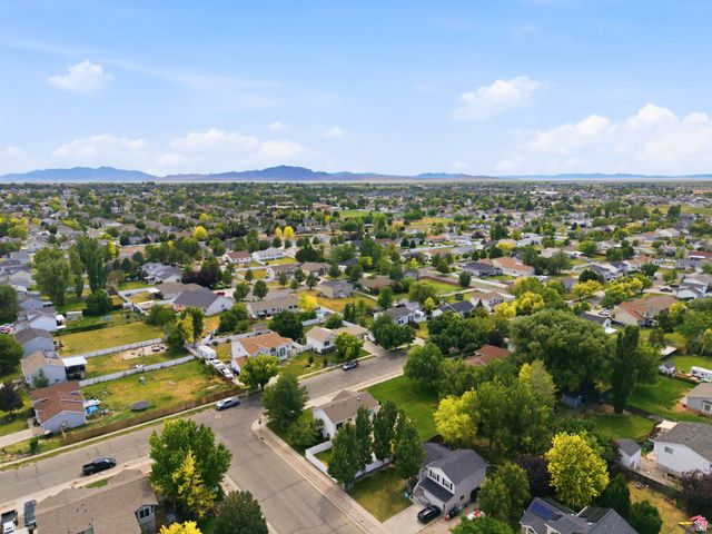 2586 W 2250 N, Clinton, UT 84015
