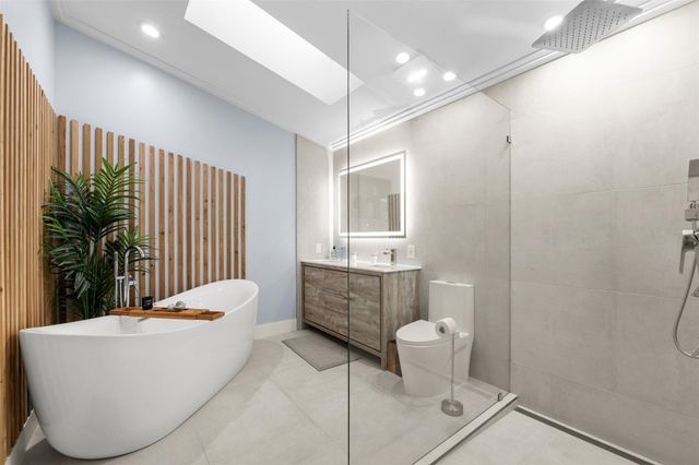 16473 Del Palacio Court, Delray Beach, FL 33484