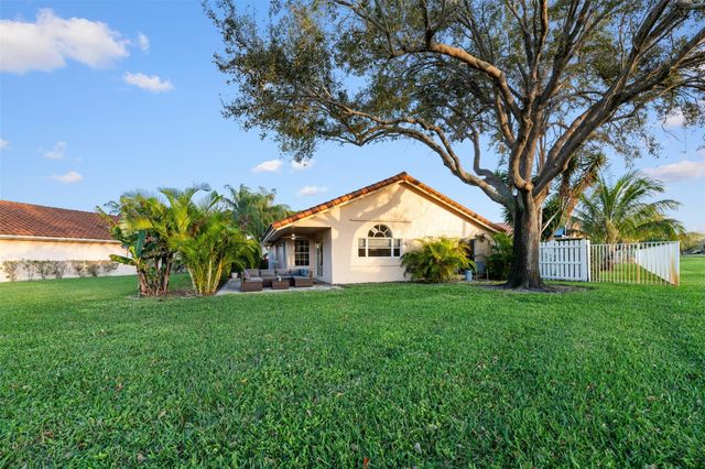 16473 Del Palacio Court, Delray Beach, FL 33484