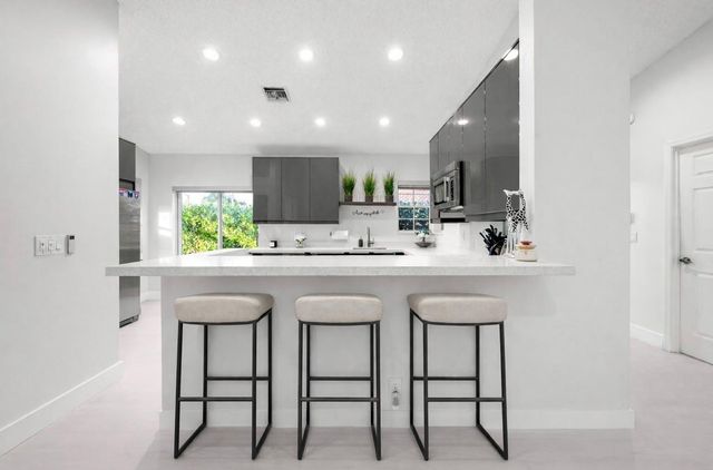 16473 Del Palacio Court, Delray Beach, FL 33484