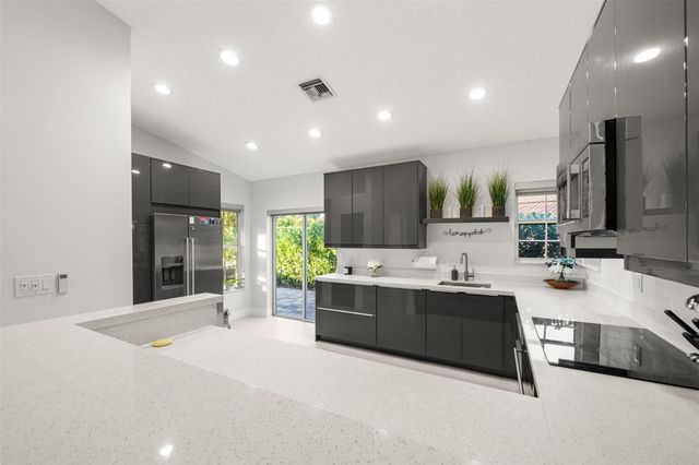 16473 Del Palacio Court, Delray Beach, FL 33484