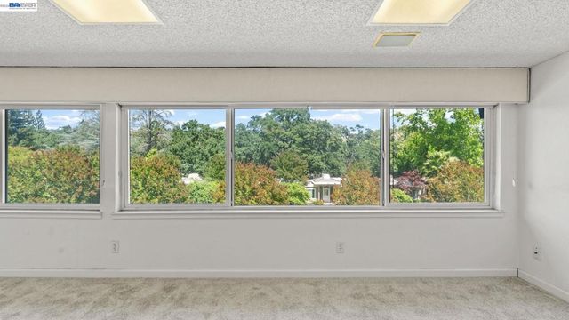 2128 Tice Creek Dr 3, Walnut Creek, CA 94595