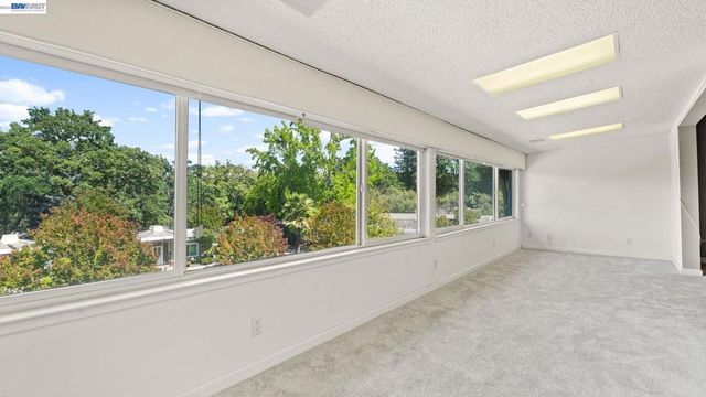 2128 Tice Creek Dr 3, Walnut Creek, CA 94595