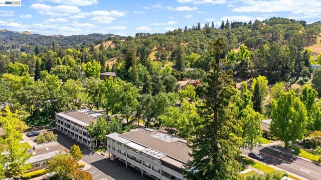 2128 Tice Creek Dr 3, Walnut Creek, CA 94595
