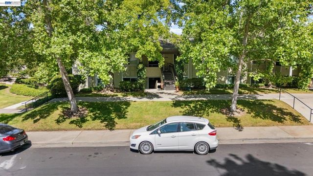2128 Tice Creek Dr 3, Walnut Creek, CA 94595