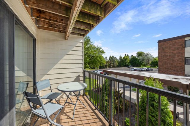 4 Pine Tree Drive 212, Arden Hills, MN 55112