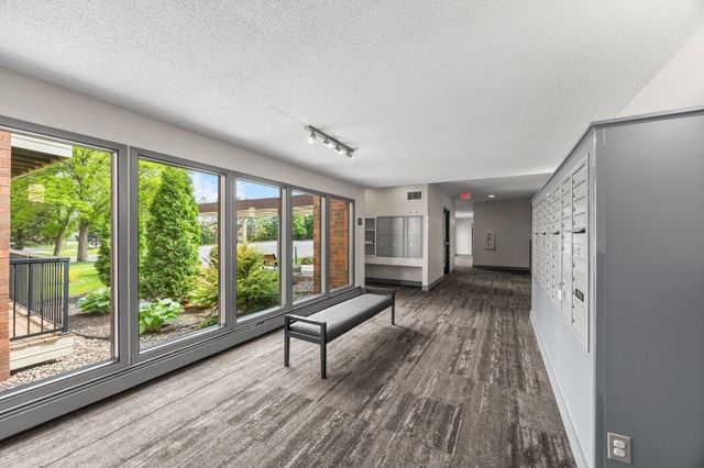 4 Pine Tree Drive 212, Arden Hills, MN 55112