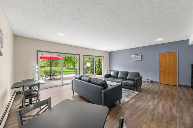 4 Pine Tree Drive 212, Arden Hills, MN 55112