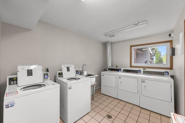 4 Pine Tree Drive 212, Arden Hills, MN 55112