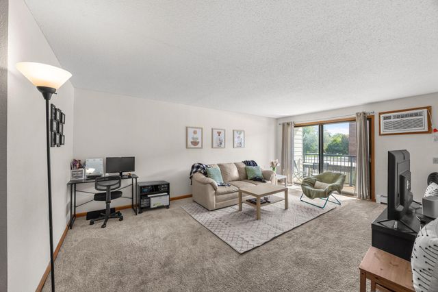 4 Pine Tree Drive 212, Arden Hills, MN 55112