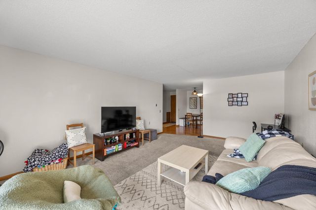 4 Pine Tree Drive 212, Arden Hills, MN 55112