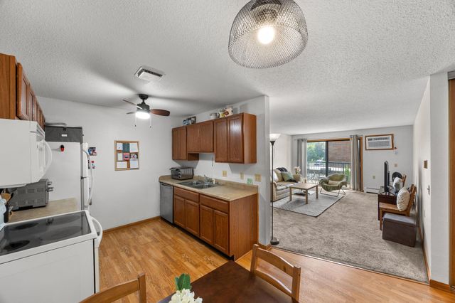 4 Pine Tree Drive 212, Arden Hills, MN 55112