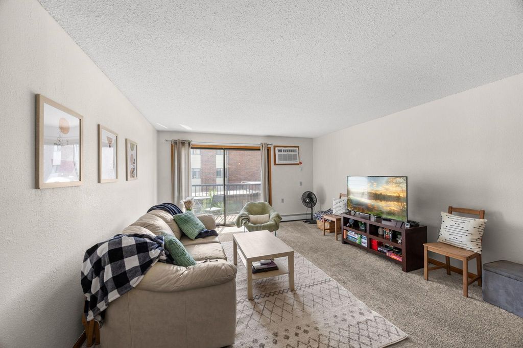 4 Pine Tree Drive 212, Arden Hills, MN 55112 — photo 2